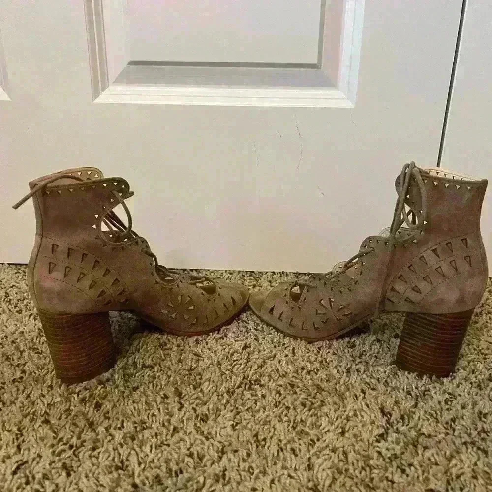 Nine West Lace Heeled Shoes - Picture 4 of 9